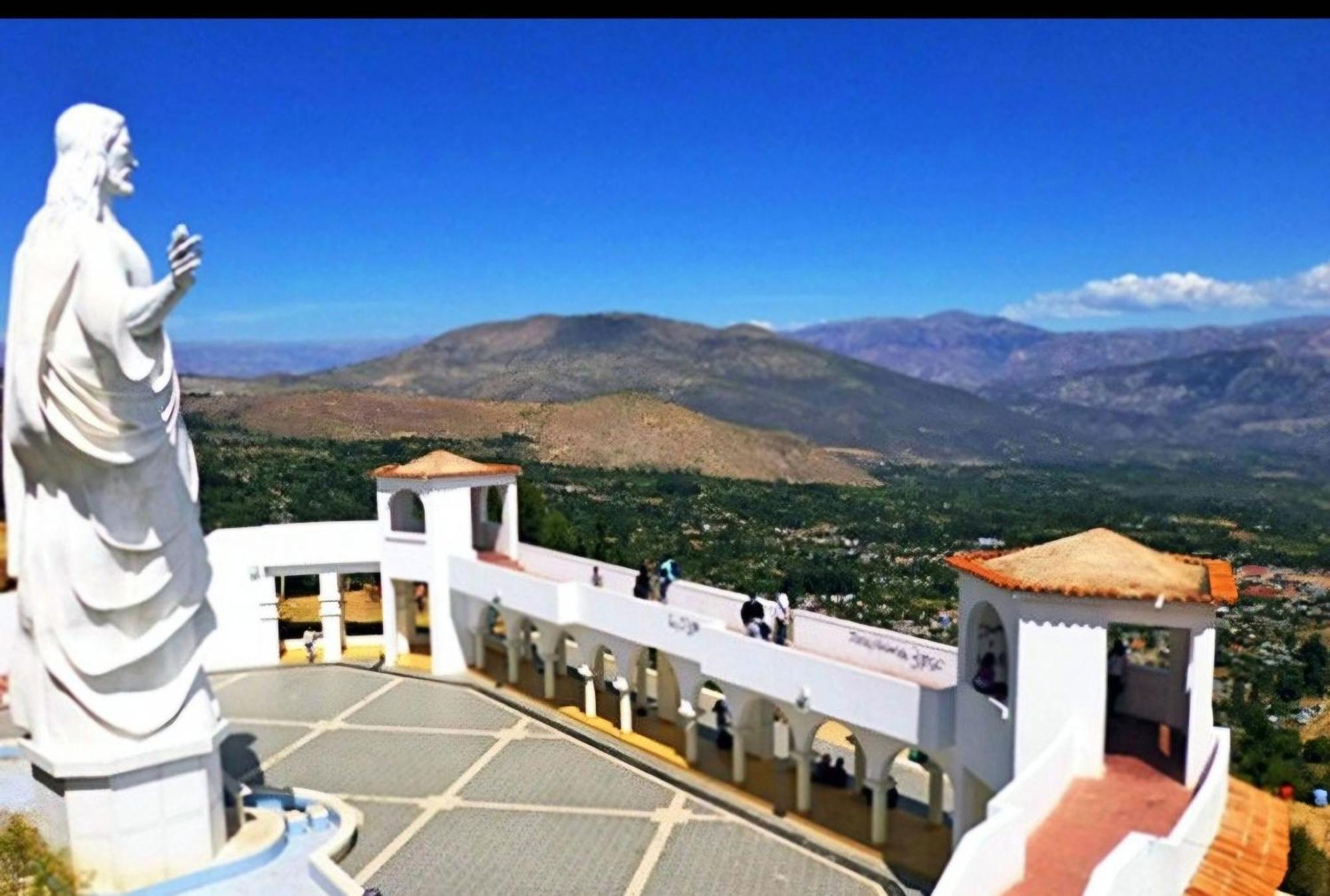 Su Majestad II Huanta Exterior foto